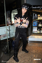 幻灯图集：阿Sa(蔡卓妍)办27岁生日派对 阿娇亮相抢风头