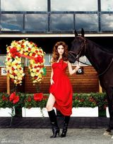 组图：超模芭芭拉-帕尔文化身美艳女骑士