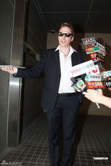 杜丽莎被告拖欠工资 其夫到庭应讯双方未达成和解