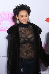 组图：众星齐聚千易周年庆 刘烨吻爱妻宁静爆乳