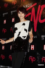 组图：时尚派对姚晨穿三角短裤 闫妮清纯连衣裙