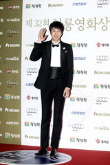 组图：第32届韩国青龙电影奖颁奖典礼群星闪耀