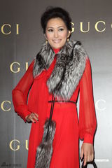 组图：琦琦孟广美红配绿走秀 孟广美明年春天结婚