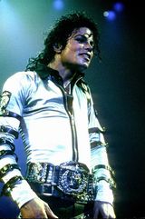 高清组图：迈克尔-杰克逊历年演唱会经典造型