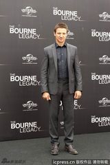 组图：《谍影重重4》记者会杰瑞米帅气亮相