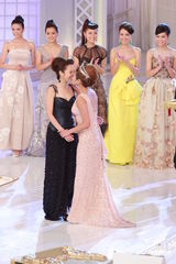 组图：2012港姐竞选现场 岑杏贤获最上镜小姐奖