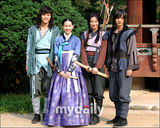 组图：俞承浩新剧《武士》公开拍摄 众主演古装亮相