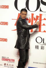 组图：邵兵型酷现身盛典 时尚征服论风靡微博