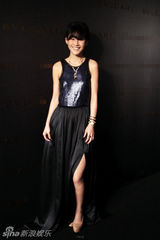组图：IT GIRL 陈燃女王范儿优雅亮相艺术展