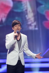 高清组图：新浪网络盛典 满江献唱《中华诵》