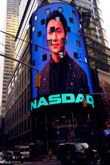 组图：博纳上市周年庆 陈坤泽塔琼斯出席敲钟仪式