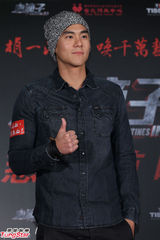 组图：余文乐挑大梁宣传新戏 彭于晏拿阮经天开涮