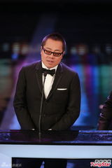 组图：杜汶泽彭浩翔为最佳新演员颁奖台上逗乐