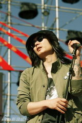 组图：鄂尔多斯国际那达慕音乐节首日崔健掀高潮