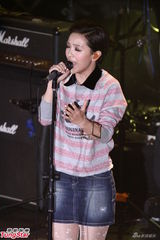 组图：萧敬腾穿休闲装为运动品牌开唱