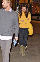 幻灯图集：布兰妮和男友看电影 不满狗仔摆黑脸