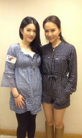 组图：黄宗泽38岁女友私照曝光 皮肤细腻保养好