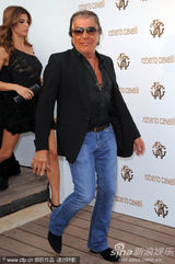 高清图：乔治-克鲁尼女友透视装亮相 拉法莉秀性感