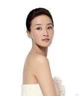 组图：赵子琪新写真肌肤白皙 再现环保护肤之美
