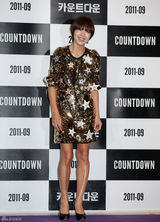 高清组图：全度妍宣传新片《倒计时》 星星装闪金光