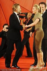 组图：《杀戮》威尼斯首映 温丝莱特雍容大气