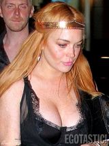 组图：林赛罗韩爆乳扮公主巨波荡漾