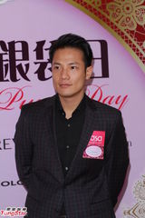 组图：刘诗诗活动娇俏亮相 与陈妍希合作感觉新鲜