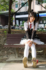 组图：许雅涵赴东南亚为萌妹选美代言