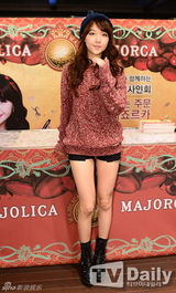 组图：GirlsDay敏雅亮相签名会 美腿白皙诱人