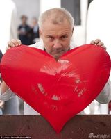 组图:小贝豪掷600万买颗“心” 装饰七公主房间