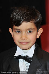 幻灯：《猎人》首映 米特拉-哈加个性民族装抢眼球 