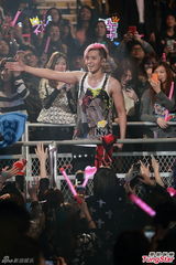 组图：罗志祥香港开唱 谭咏麟相挺当和事佬