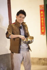 组图：《爸爸去哪儿》抓泥鳅 萌娃瞬间变泥孩儿