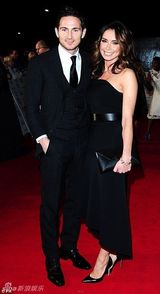 组图：英国家电视奖星光璀璨 蕾丝爆乳风情万种