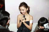 组图：Angelababy投资百万开美容店 称黄晓明不知情