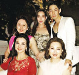 组图：吴建豪补办婚礼 言承旭及王力宏夫妇到贺