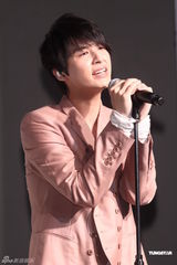 组图：严爵新专辑《不孤独》发片会 有信心拿金曲奖