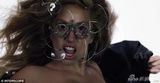 组图：Gaga《ARTPOP》短片变科学怪人自我分解