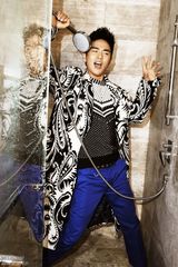 组图：张晓龙变身奶油圣诞老人个性张扬