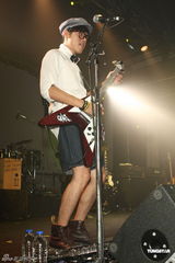 组图：八三夭开唱阿信站台 欲学谢和弦微博放料