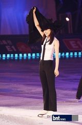 组图：韩国花滑运动员金妍儿出席顶级花样滑冰秀