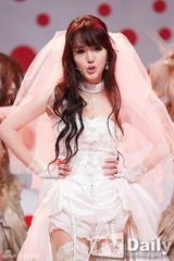 组图：INFINITE打榜夺冠 f(x)俏丽回归唱初恋