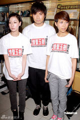 组图：香港演艺界为赈灾录歌 郑秀文已探访灾区