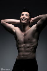 组图：奇道古铜肌肉写真彰显男人健硕魅力