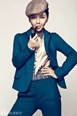 组图：艾莉莎百变造型接代言 性感亮相受关注