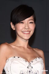 组图：小S再披婚纱讲“驭夫”经 代大S澄清未流产