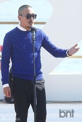 组图：李准河正宇出席釜山电影节舞台问候活动