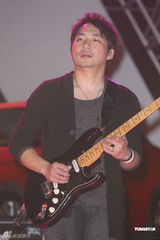 组图：品冠五月天携手丁当 开唱摇滚周末夜 