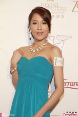 组图：陈敏之爆乳亮相珠宝展 曝母亲无催婚