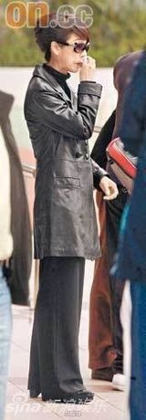 幻灯组图：1500球迷惜别尹志强 米雪洒泪悼男友